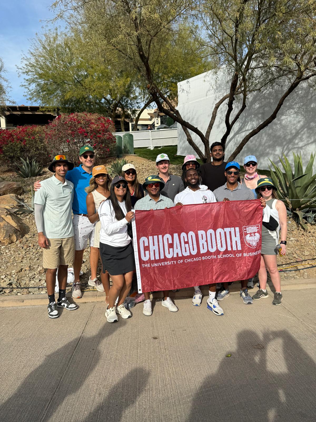 Chicago Booth MBA students group photo at golf event